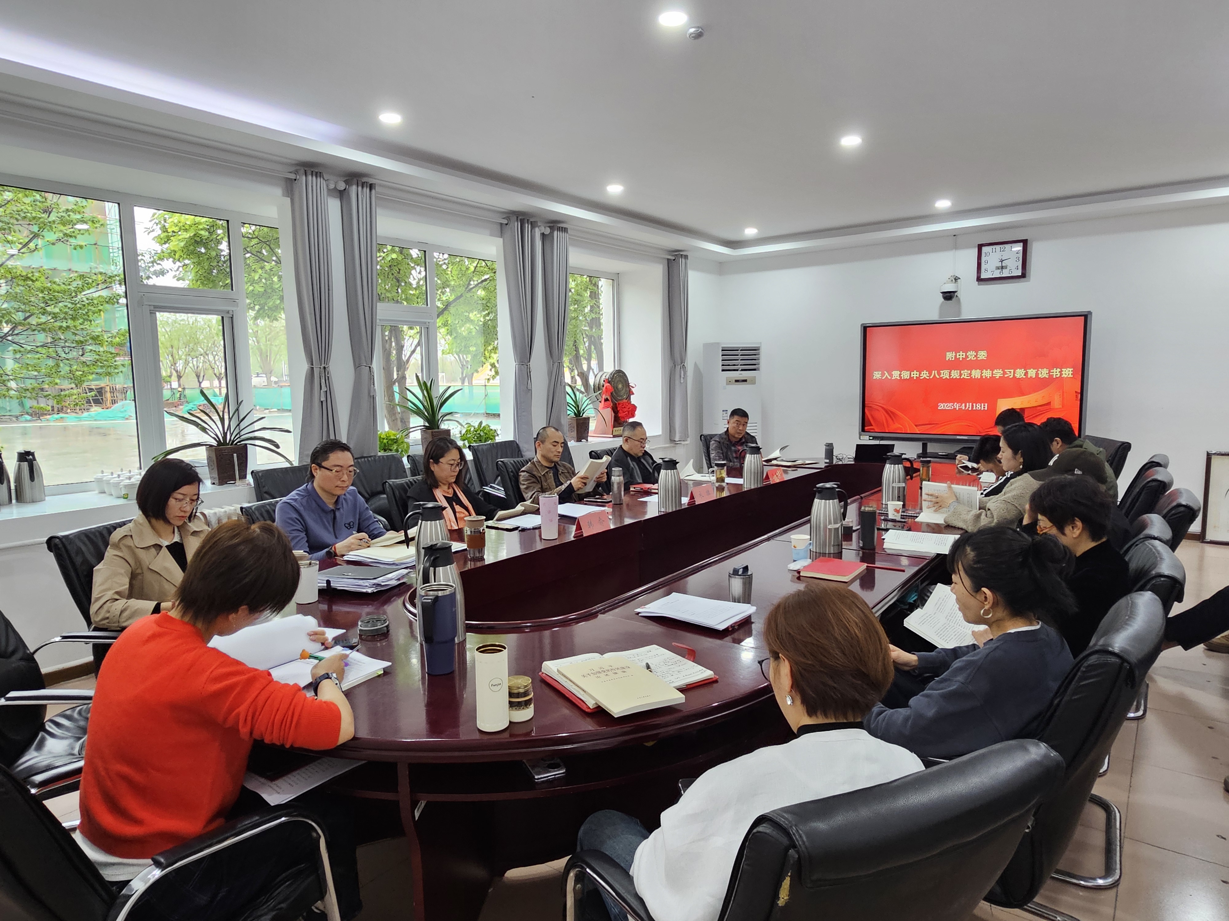 01-读书班一期0418会场全景侧面.jpg