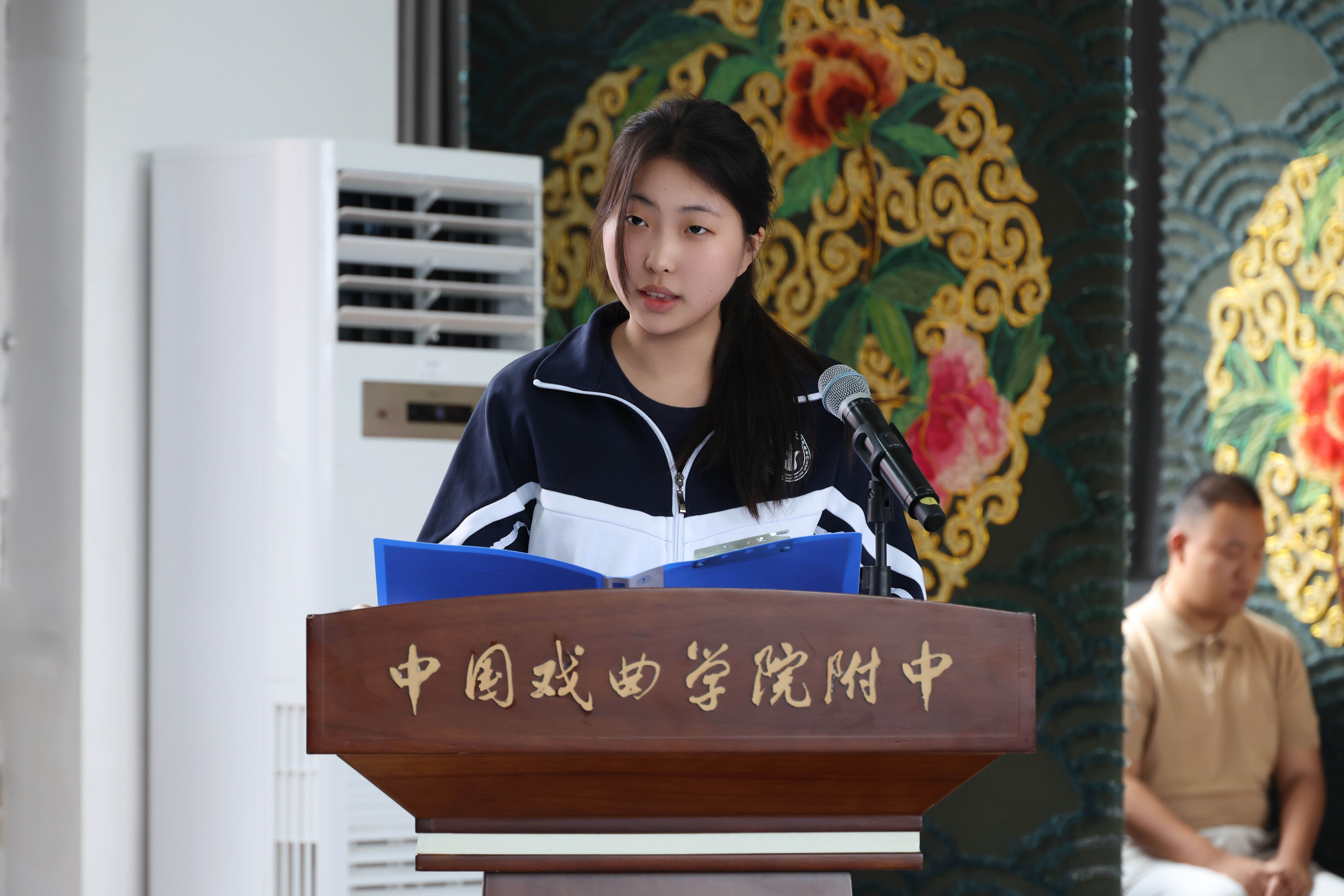 2025.09.12开学典礼暨教师表彰大会10.jpg