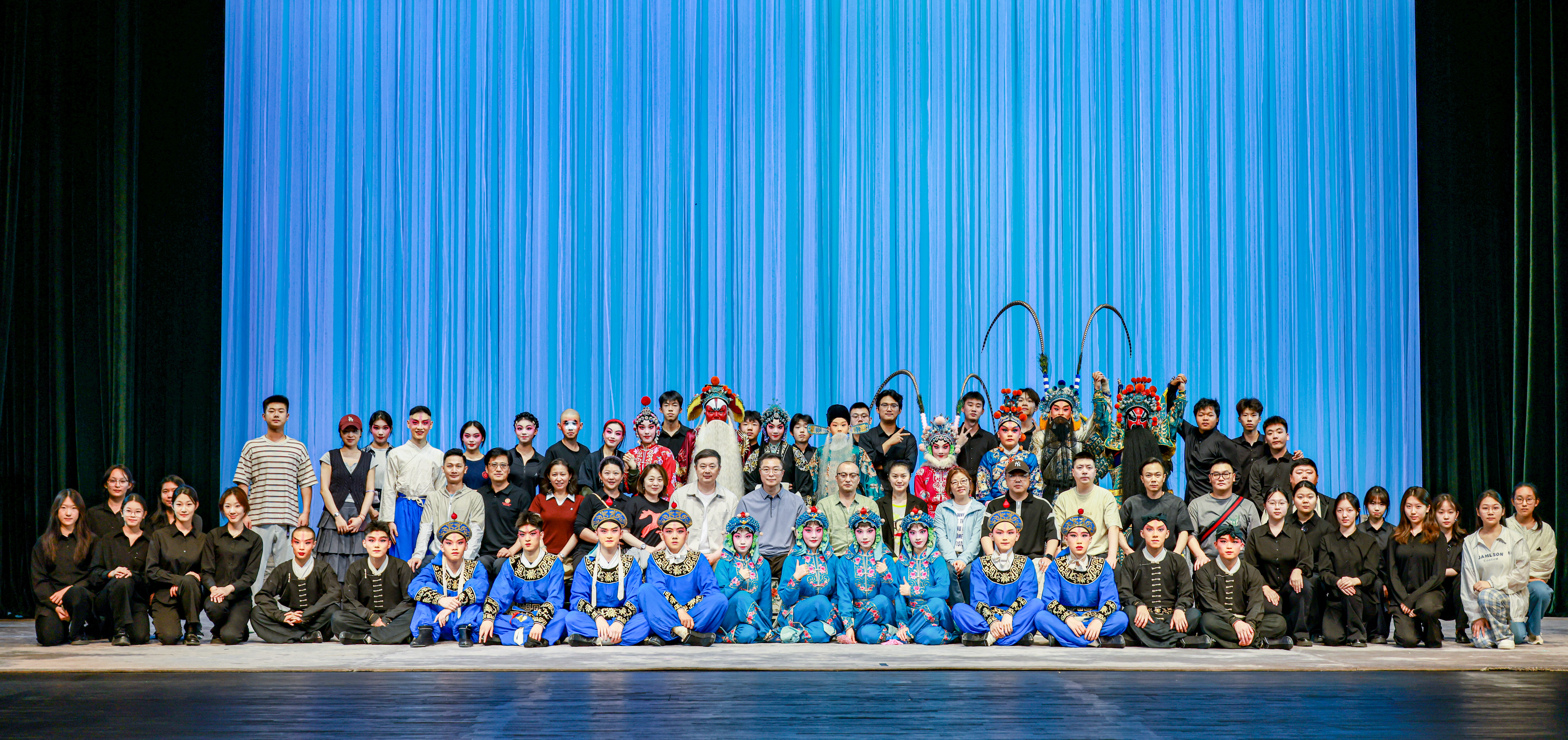2026.06.01梅兰芳大剧院演出合影.jpg